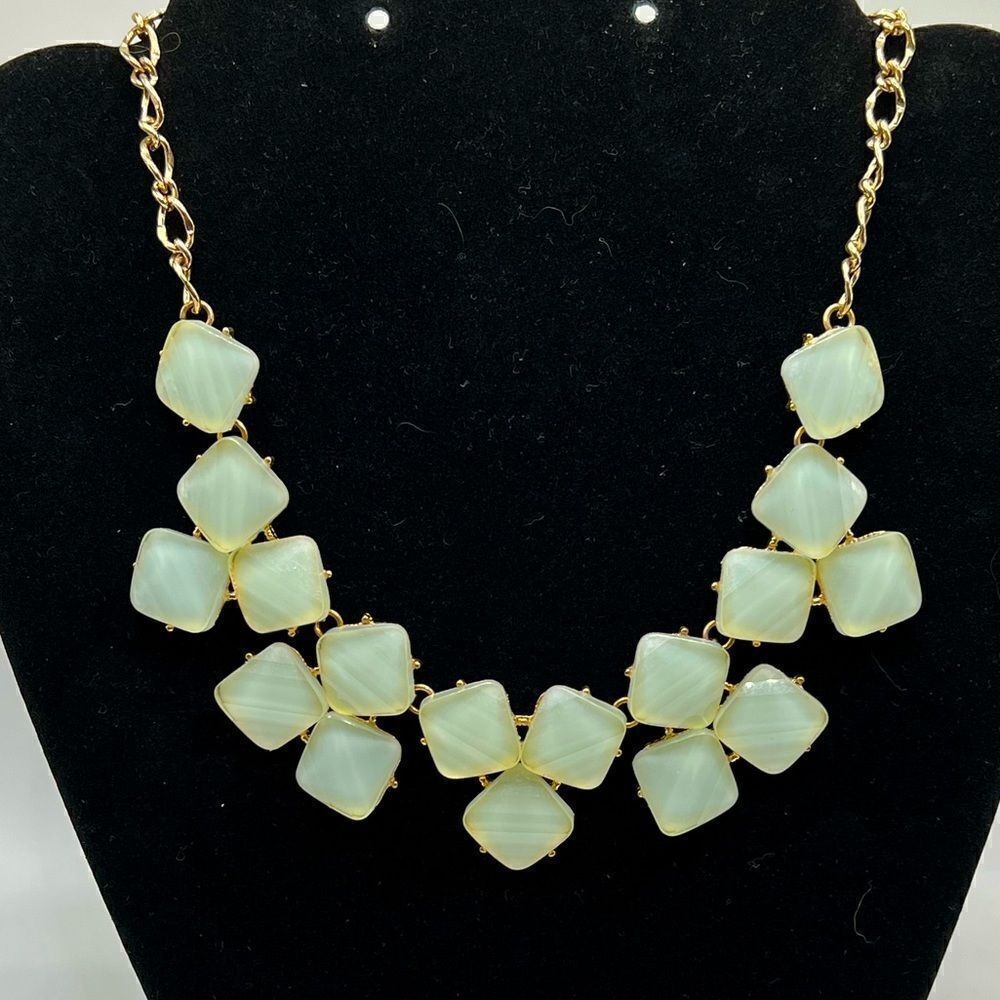 *3/$20* Light green and gold tone statement necklace